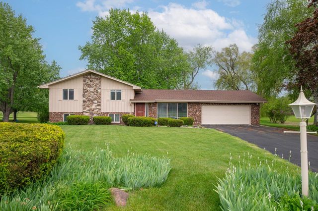 11040 N Riverland COURT, Mequon, WI 53092