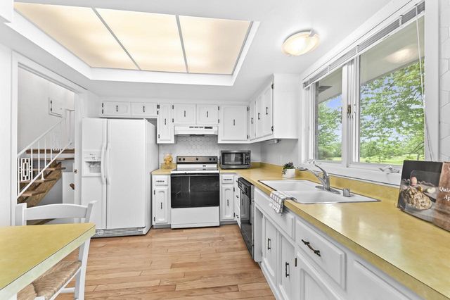 11040 N Riverland COURT, Mequon, WI 53092