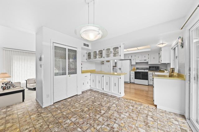 11040 N Riverland COURT, Mequon, WI 53092
