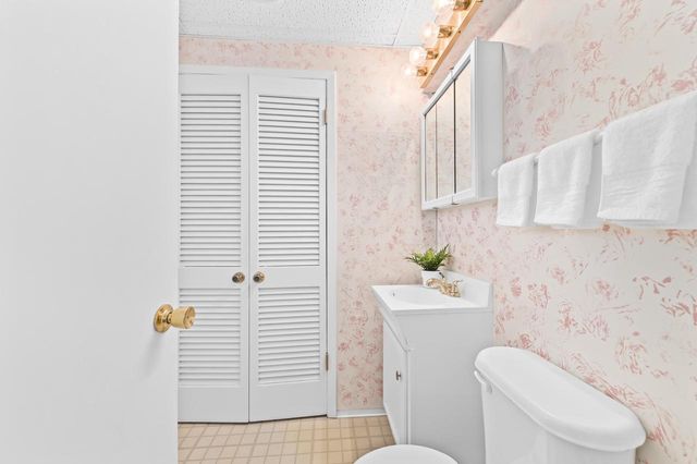 11040 N Riverland COURT, Mequon, WI 53092