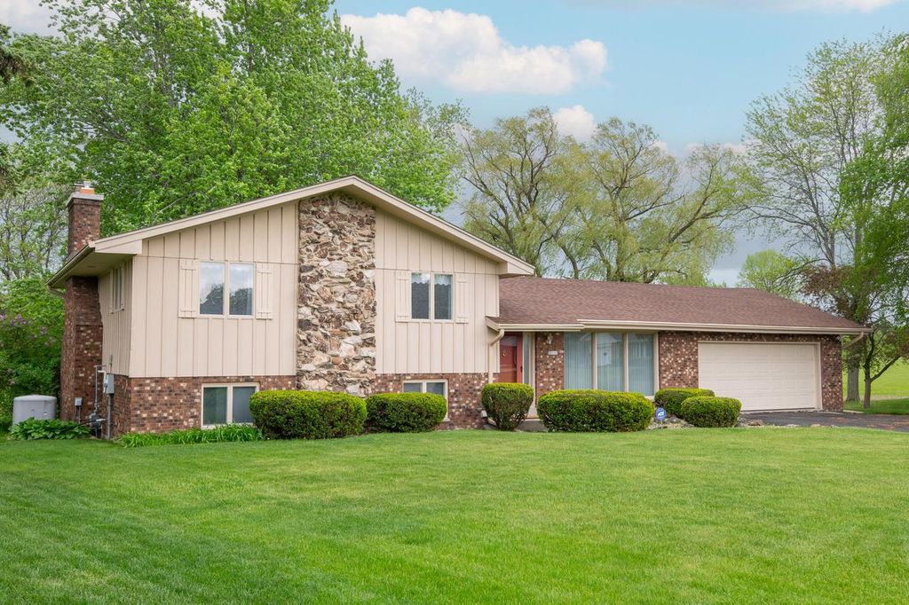 11040 N Riverland COURT, Mequon, WI 53092