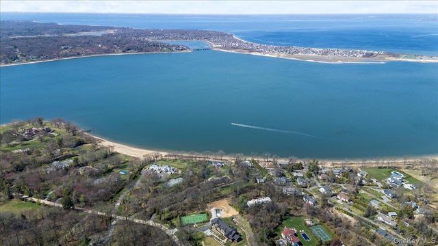 516 Centre Island Road, Centre Island, NY 11771