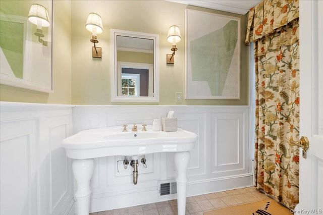 516 Centre Island Road, Centre Island, NY 11771