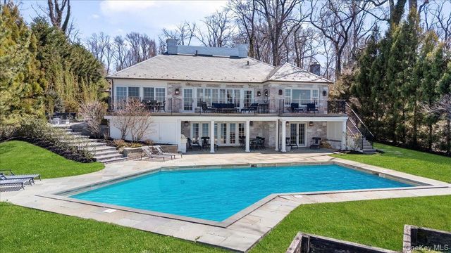 516 Centre Island Road, Centre Island, NY 11771