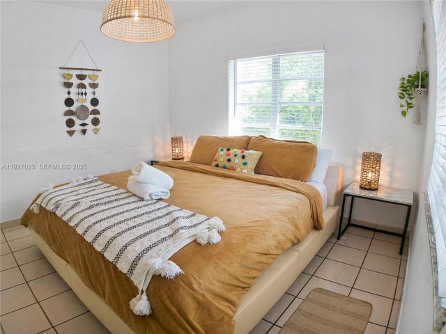 1872 SW 9th St, Miami, FL 33135