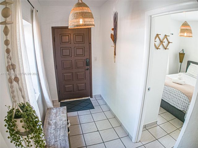 1872 SW 9th St, Miami, FL 33135