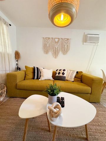 1872 SW 9th St, Miami, FL 33135