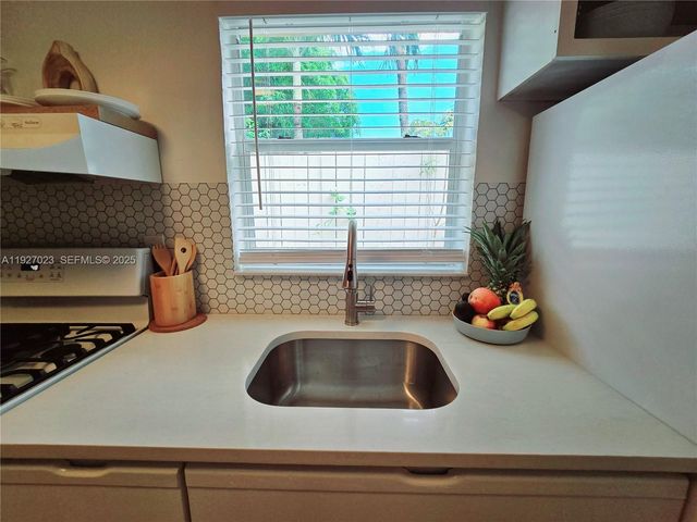 1872 SW 9th St, Miami, FL 33135