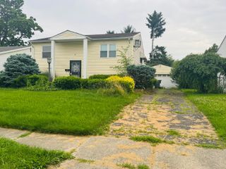 907 Higbee Drive N, Columbus, OH 43207