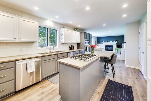 4015 Silver Oaks Drive, Saint Joseph, MI 49085