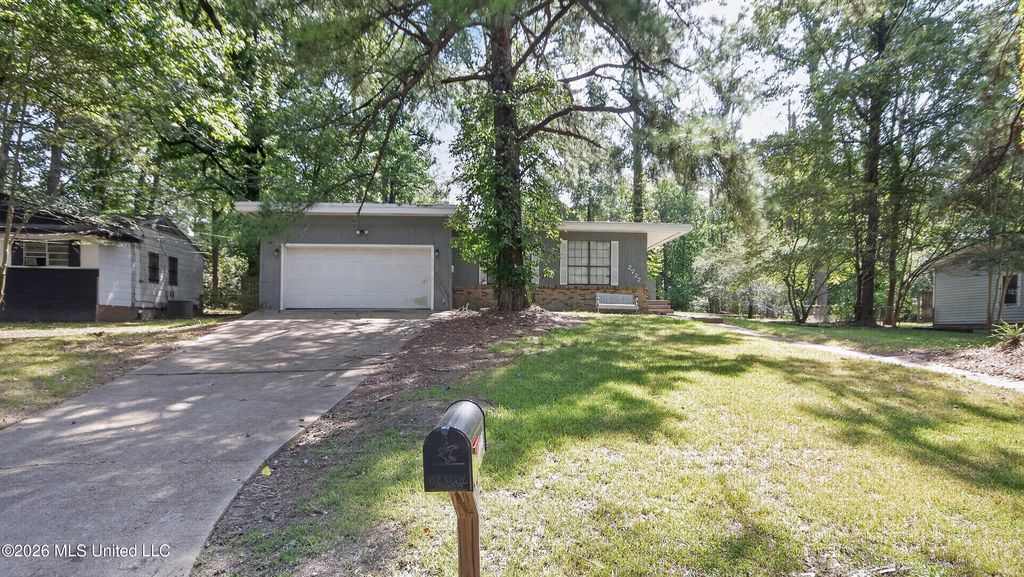 2722 Pinedale Street, Jackson, MS 39204