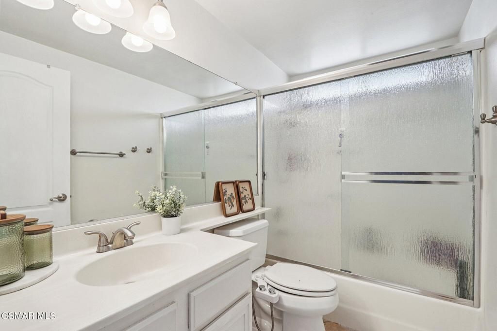 Image 11 of property listing at 2476 Chandler Avenue 4, Simi Valley, CA 93065