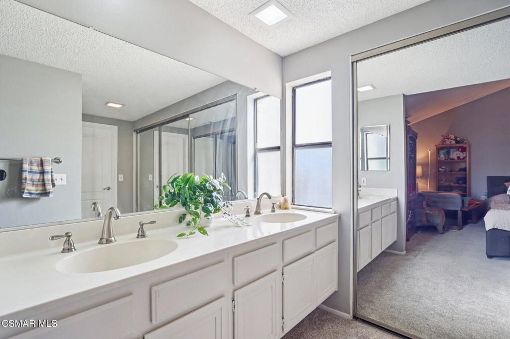 Image 12 of property listing at 2476 Chandler Avenue 4, Simi Valley, CA 93065