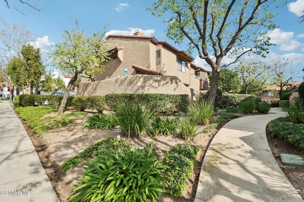 Image 2 of property listing at 2476 Chandler Avenue 4, Simi Valley, CA 93065