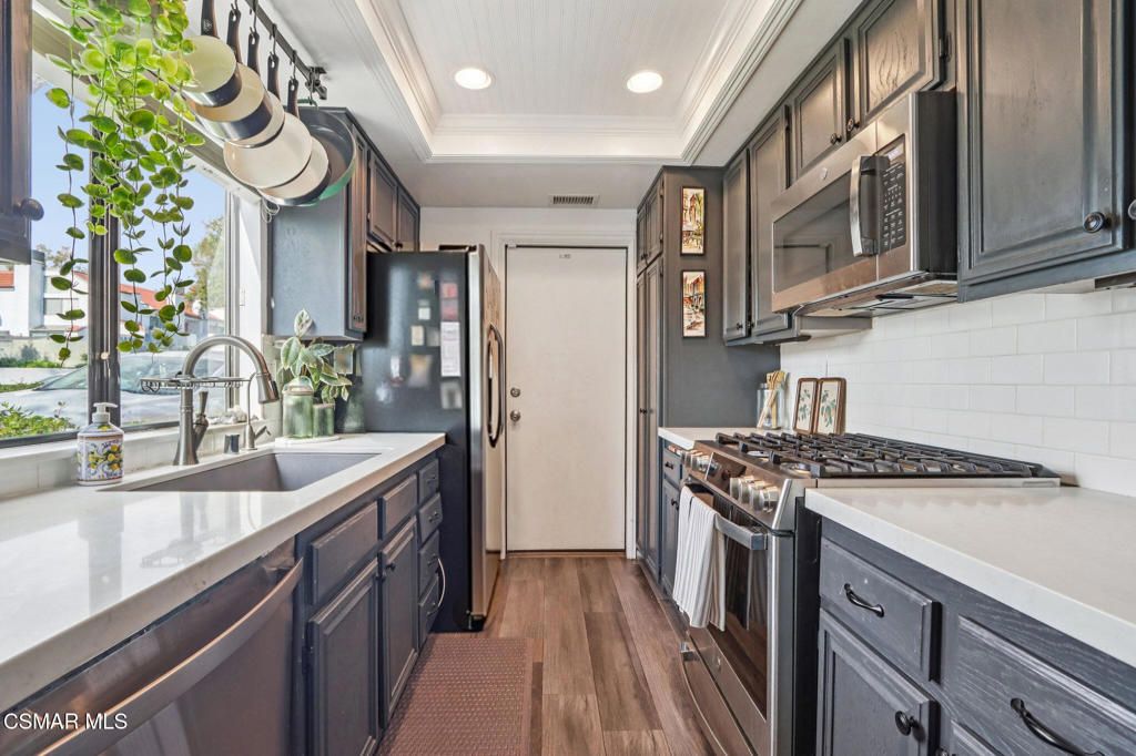 Image 3 of property listing at 2476 Chandler Avenue 4, Simi Valley, CA 93065