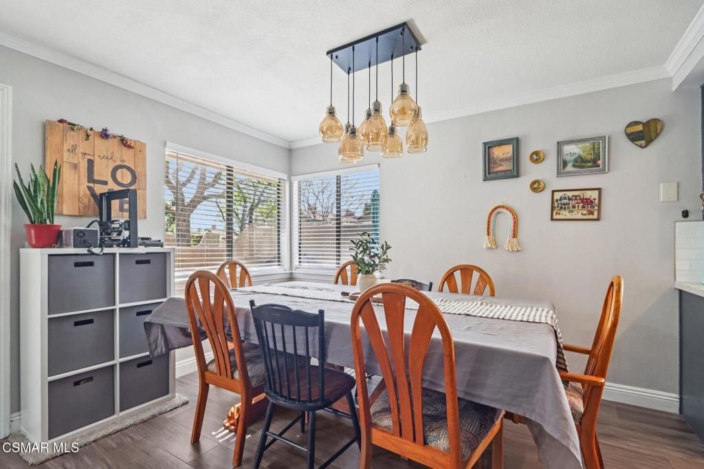 Image 7 of property listing at 2476 Chandler Avenue 4, Simi Valley, CA 93065