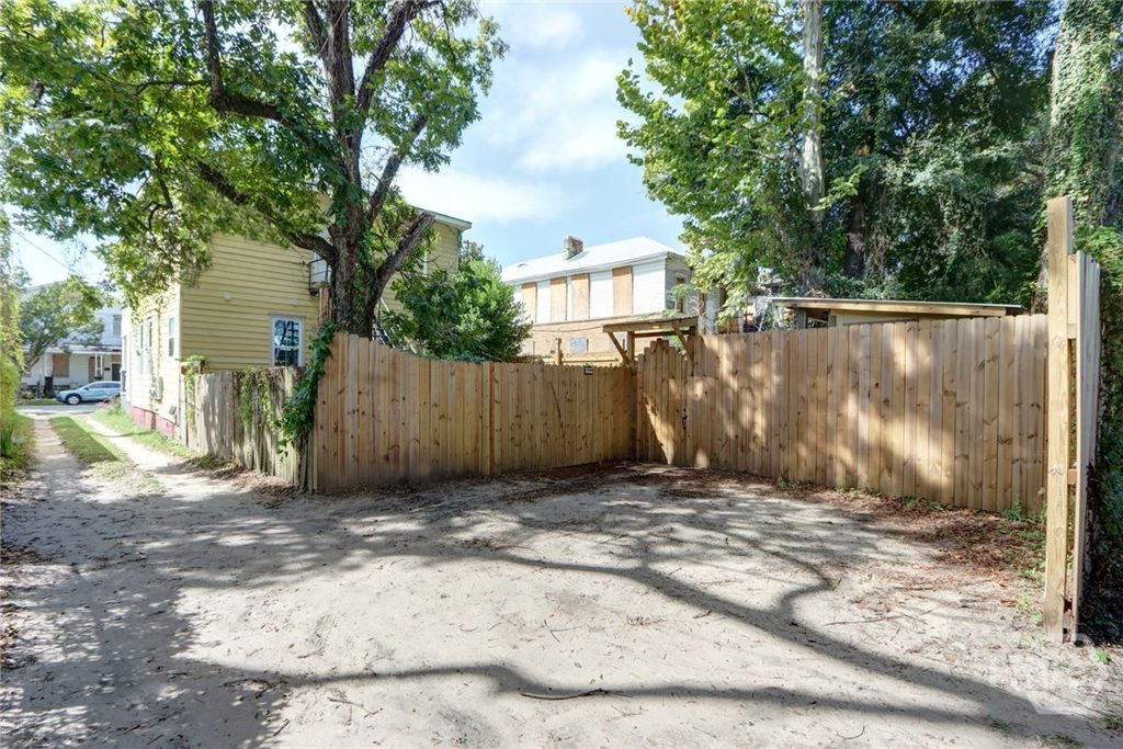 Image 31 of property listing at 510-512 W 39th Street, Savannah, GA 31415