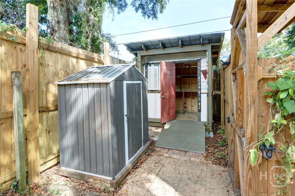 Image 5 of property listing at 510-512 W 39th Street, Savannah, GA 31415