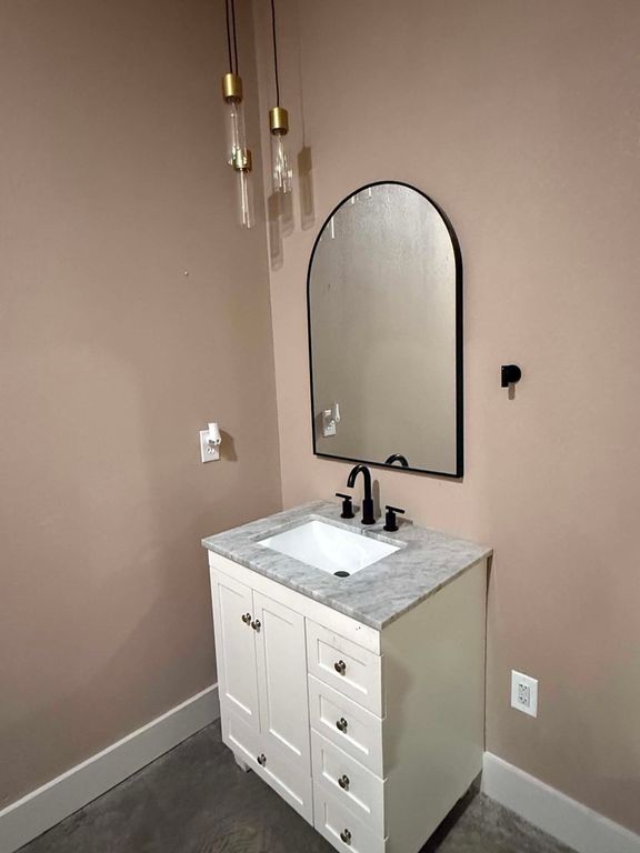 Image 15 of property listing at 2965 Lazy Acre Road, Odin, IL 62870