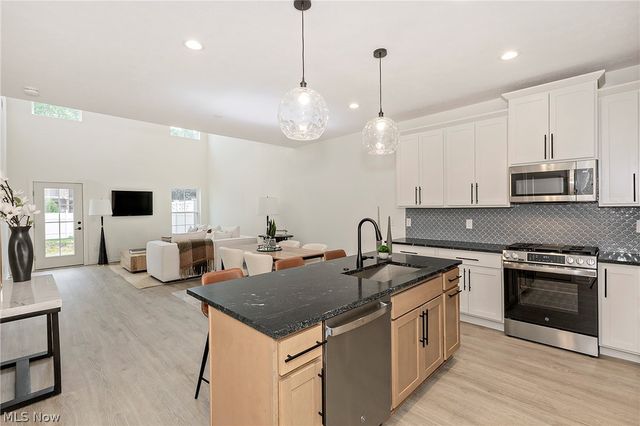 5059 Shepherds Glen, Willoughby, OH 44094