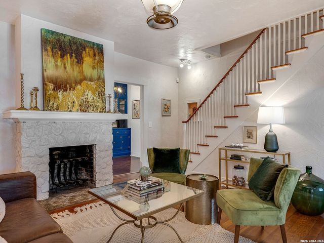 206 Laurel Heights Place, San Antonio, TX 78212