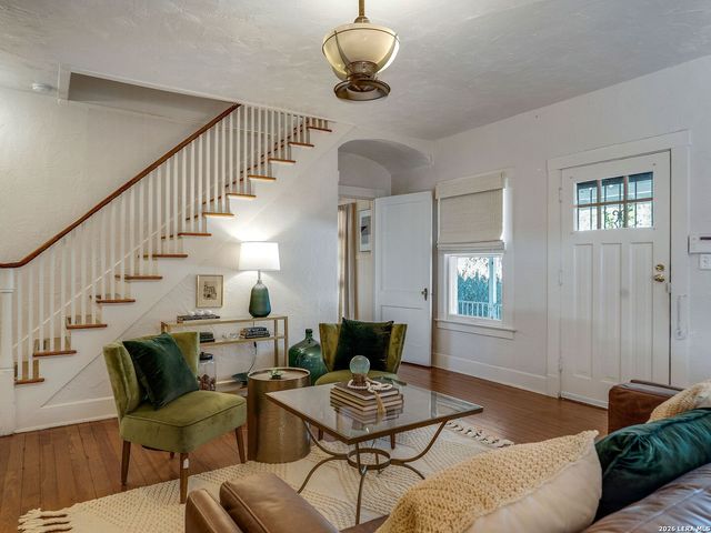 206 Laurel Heights Place, San Antonio, TX 78212