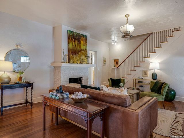 206 Laurel Heights Place, San Antonio, TX 78212