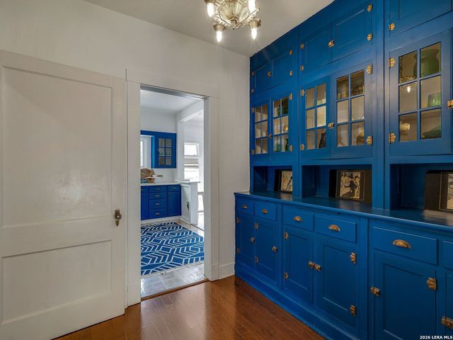 206 Laurel Heights Place, San Antonio, TX 78212