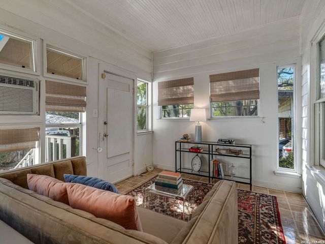 206 Laurel Heights Place, San Antonio, TX 78212