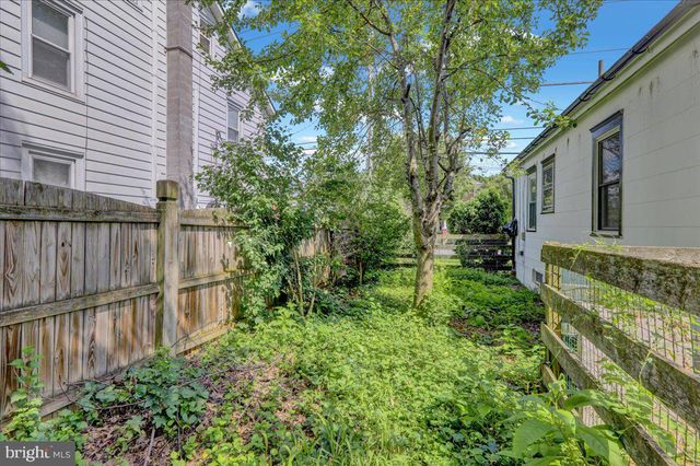 32 S CHURCH ST, Robesonia, PA 19551