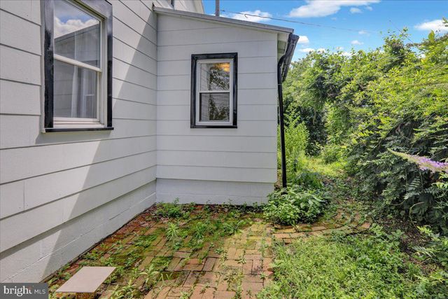 32 S CHURCH ST, Robesonia, PA 19551