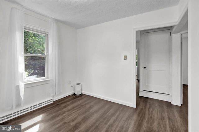 32 S CHURCH ST, Robesonia, PA 19551