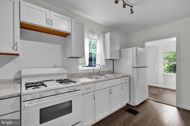 32 S CHURCH ST, Robesonia, PA 19551
