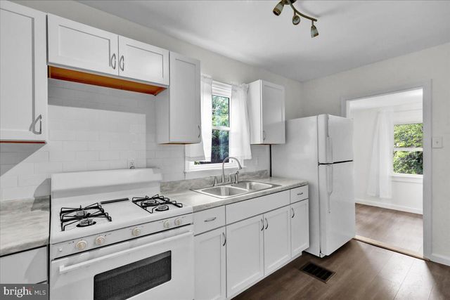 32 S CHURCH ST, Robesonia, PA 19551
