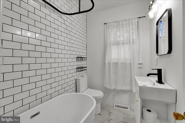 32 S CHURCH ST, Robesonia, PA 19551
