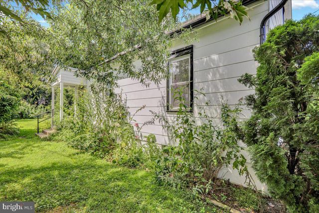 32 S CHURCH ST, Robesonia, PA 19551