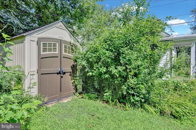 32 S CHURCH ST, Robesonia, PA 19551