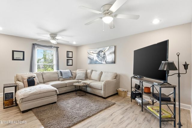 9830 Giverny Circle, Knoxville, TN 37922