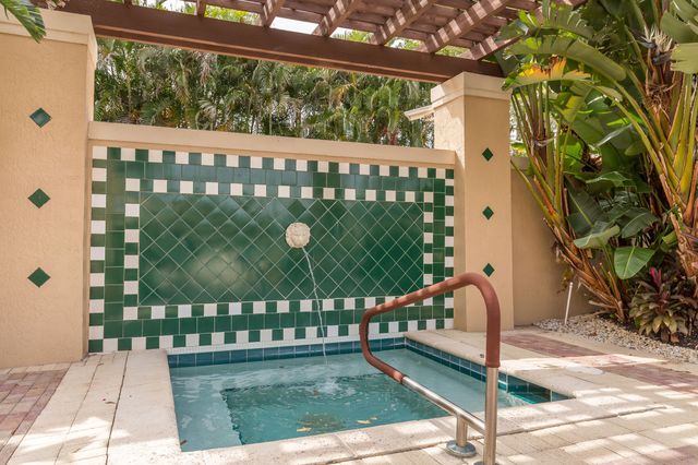 6839 Lismore Avenue, Boynton Beach, FL 33437