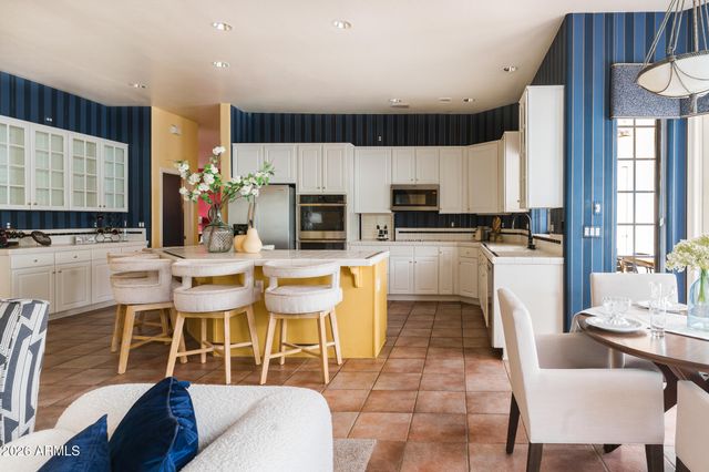 2739 E VISTA Drive, Phoenix, AZ 85032