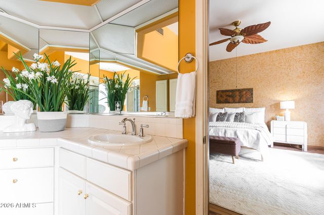 2739 E VISTA Drive, Phoenix, AZ 85032