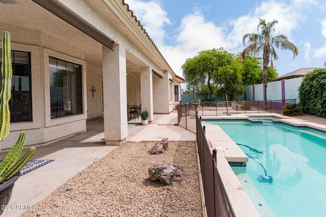 2739 E VISTA Drive, Phoenix, AZ 85032