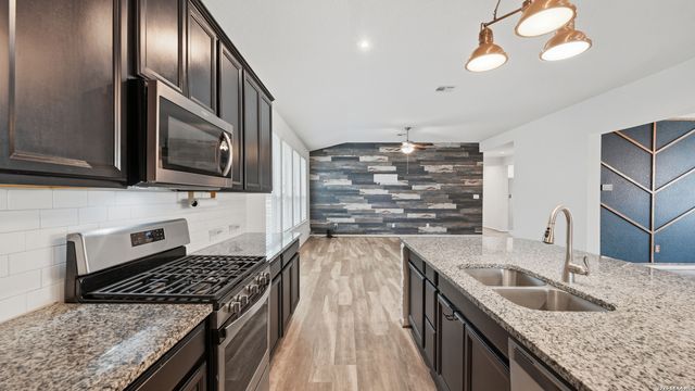 13310 ANTELOPE RUN, St Hedwig, TX 78152