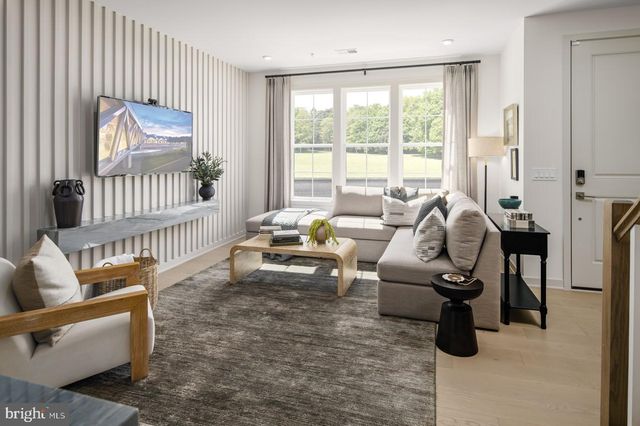 43437 MONROE CREST TER, Ashburn, VA 20148