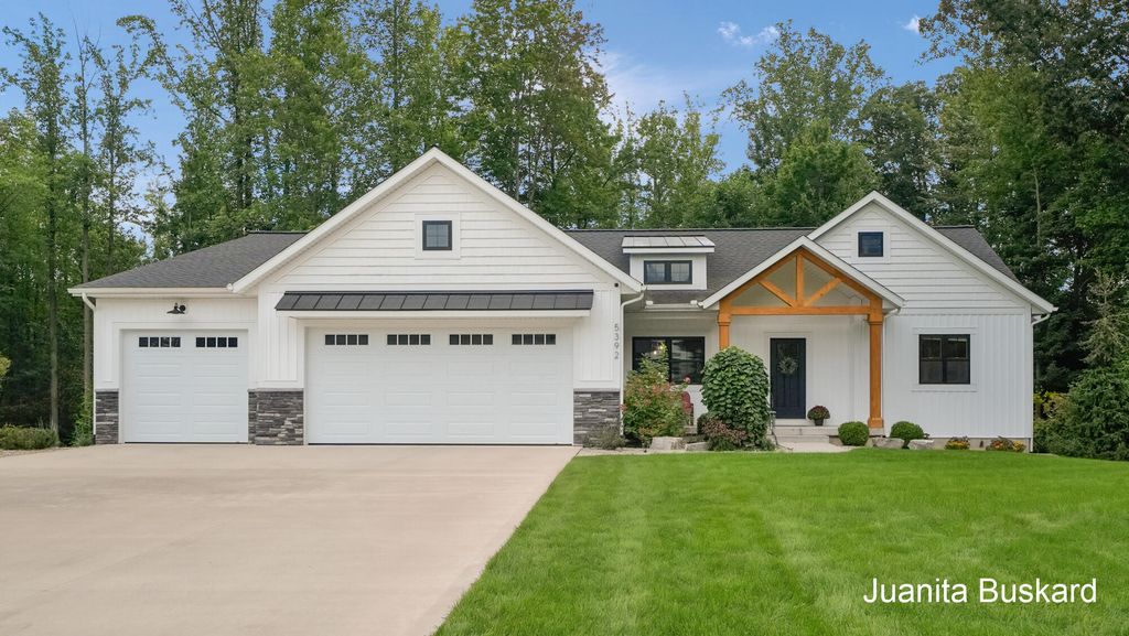 5392 Eaglepass Drive, Blendon Twp, MI 49426