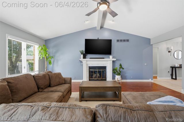 46519 Donahue Avenue, Macomb Township, MI 48044