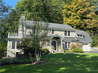 21 Creekview Ct, Aurora, NY 14052
