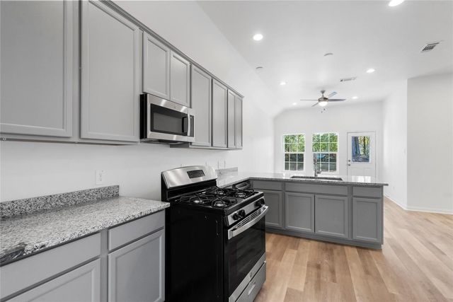 2332 Cedar Place Drive, Conroe, TX 77306