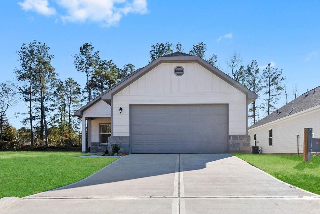 2332 Cedar Place Drive, Conroe, TX 77306