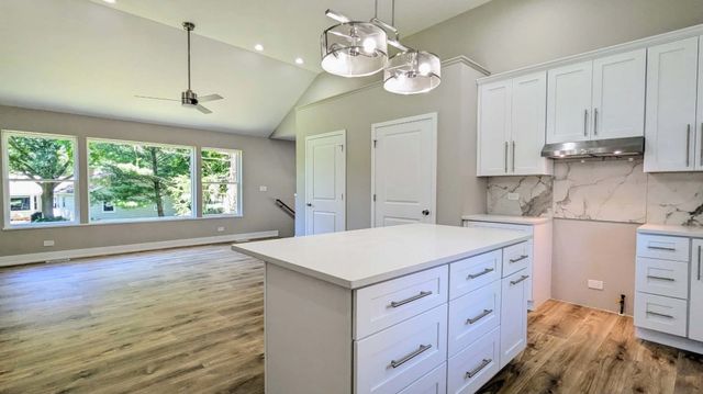 21367 W Starry Lane, Lake Zurich, IL 60047